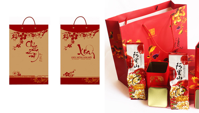 In hộp đựng quà Tết theo phong cách truyền thống thường mang sắc đỏ thắm